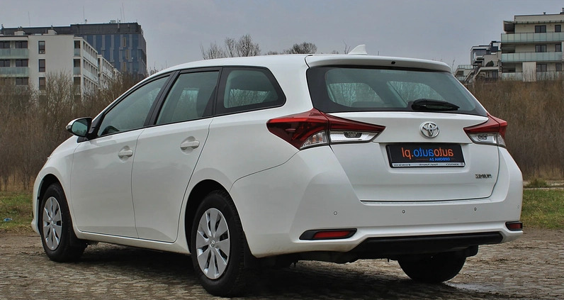 Toyota Auris cena 53899 przebieg: 111600, rok produkcji 2018 z Dębno małe 56